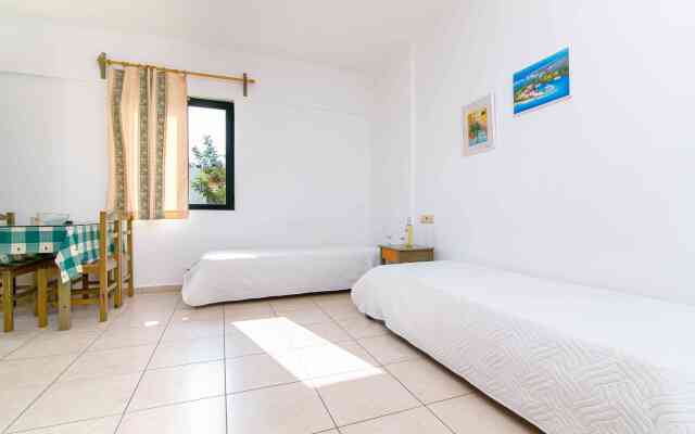 Dionysos Apartments and Studios
