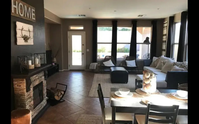 3BR Goodyear Home Pvt Pool Sleeps 8