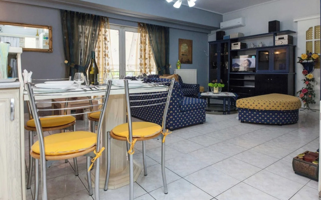 Chrisoupoli Cheerful 2 Bd Apt w Balcony