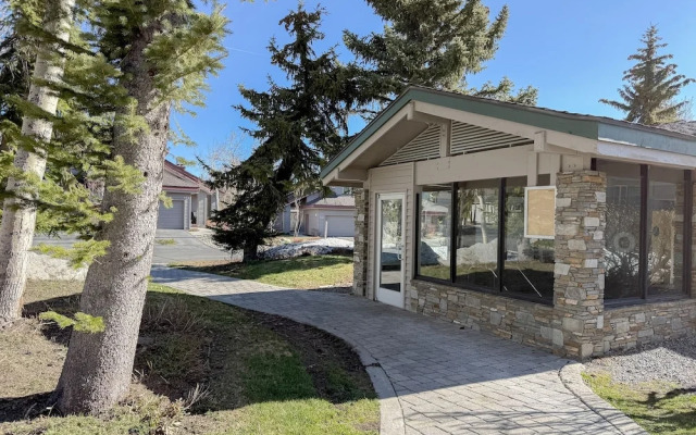 Snowcreek Iv #594 3 Bedroom Condo