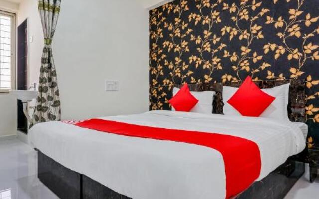 OYO 28474 Hotel Worldking