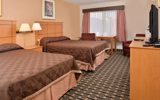 Americas Best Value Inn & Suites St. Cloud