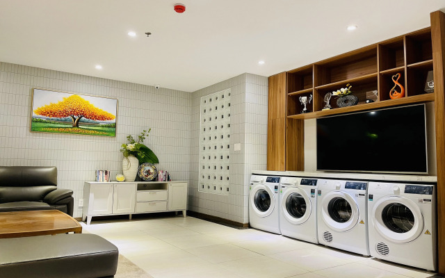 Lanura Apartments and Hotel