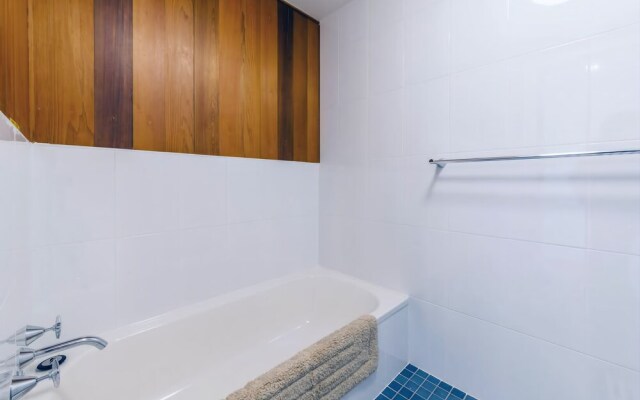 Villa Ellisa, Unit 4/10 Columbia Close