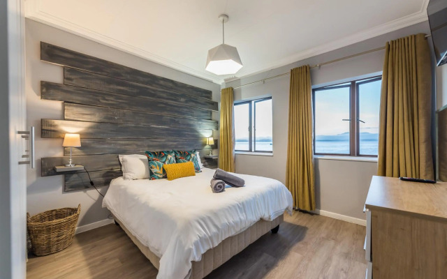 Beacon Wharf , George Hay 5 Seafront Accommodation