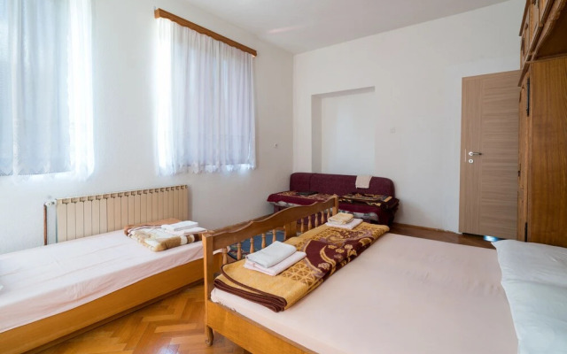 Holiday Home Pozitiva