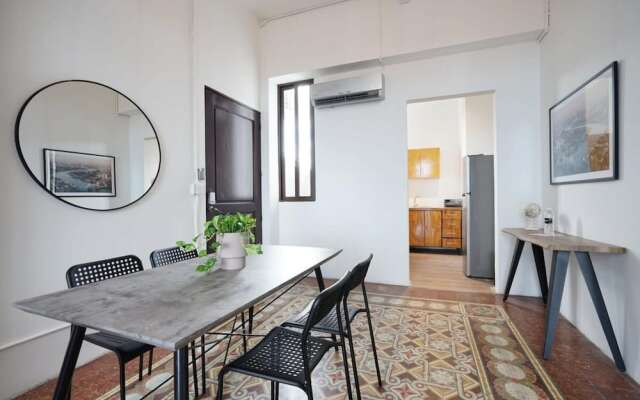 w Beautiful 2BR With Balcony in Casco Viejo