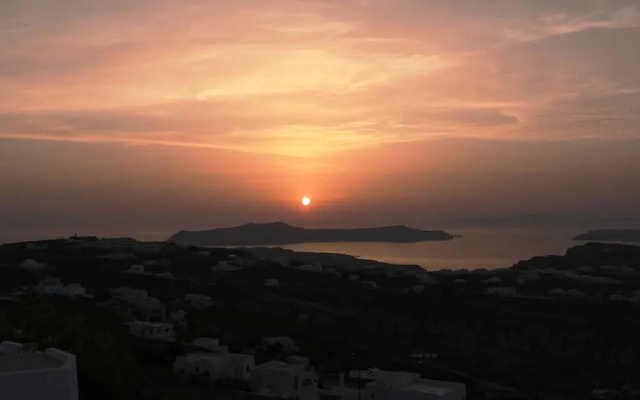 Santorini 180 Degrees