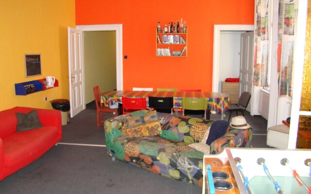 Hostel California