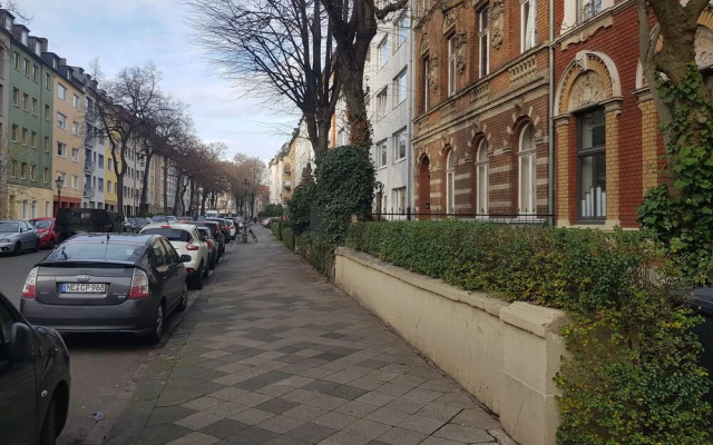 Tolstov-Hotels Large Central Apartment