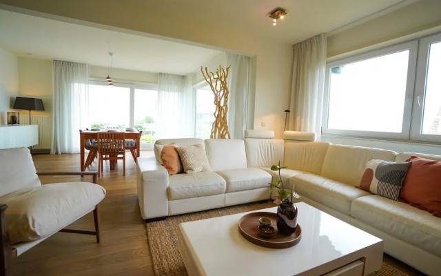Spacious Apartment With Sea Views