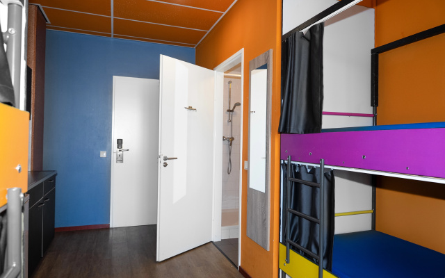 Amsterdam Teleport Hotel - Image 4