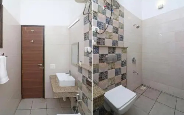 OYO Flagship 15448 Green plaza Sector 10