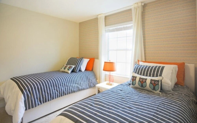 Luxury Townhome w/ Pool Sl4814