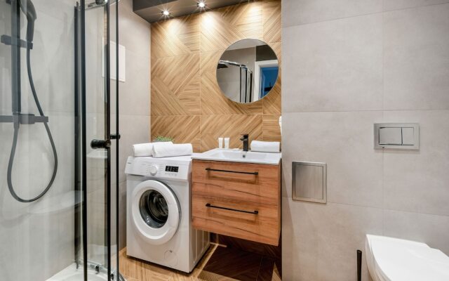 Charming Apartment for 6 by Renters