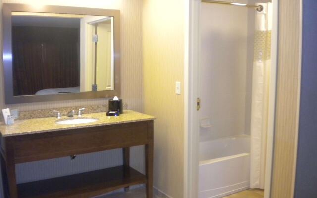 Hampton Inn & Suites Cincinnati/Uptown-University Area