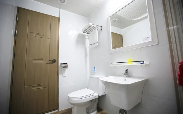 Flora Hostel Pension