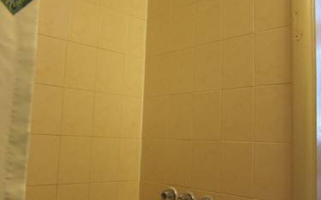 Pari's Motel