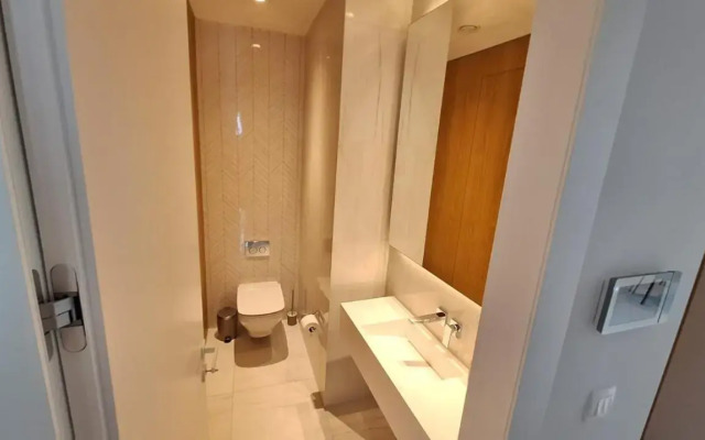 Phaedrus Living Del Mar Suite 311