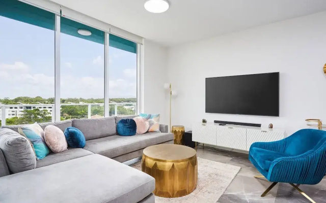 Luxurious 2bed 2bath APT With Parking@southport