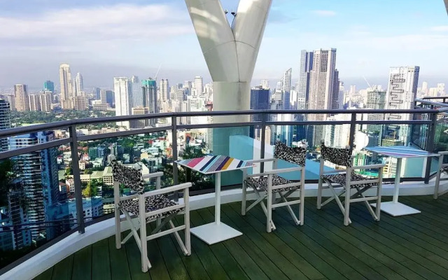 Oasis Regency at Acqua Livingstone near Rockwell
