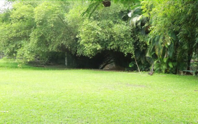 Field View Holiday Resort Hotel