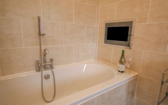 Winsall Court II