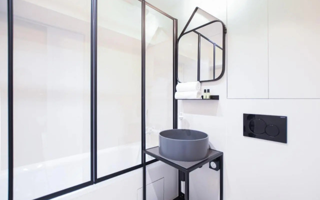 Modern Family Apartment Next To The Eiffel Tower