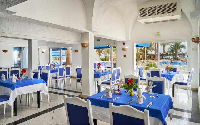 Hari Club Beach Resort