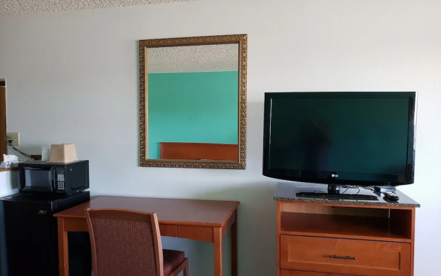 Oasis Inn & Suites