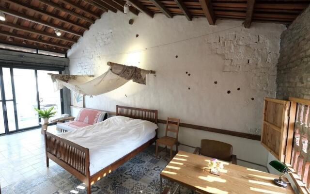 Yellow and Black Guesthouse