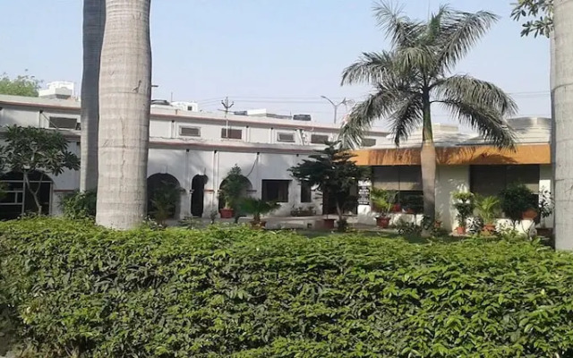 Saras Tourist Resort