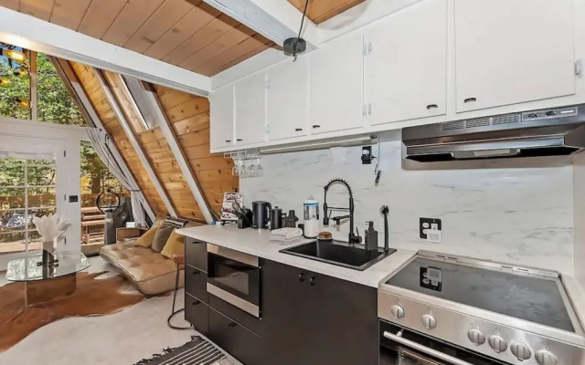 Acute A-frame Cabin w WiFi