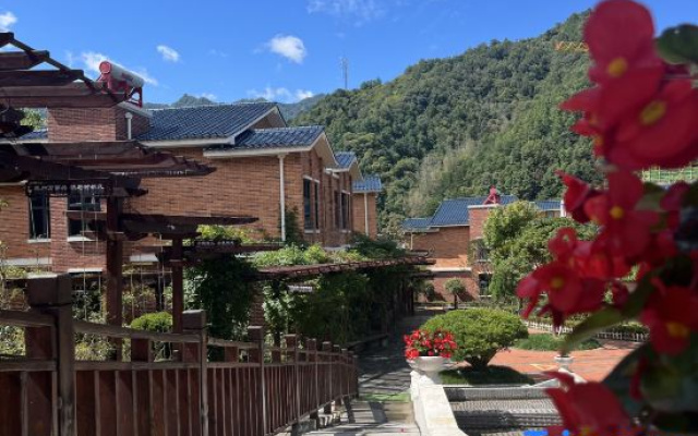 Liuba Zibai Kangyang Hotel