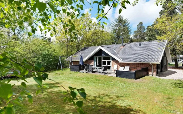 10 Person Holiday Home in Henne