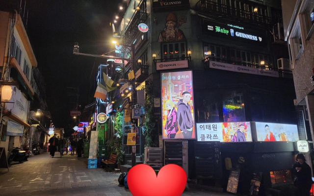 Newly renovated spacious 2 bedroom unit in HBC