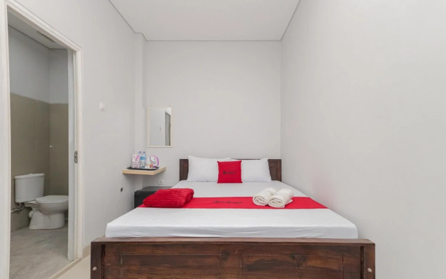 RedDoorz @ Gedangan Sidoarjo