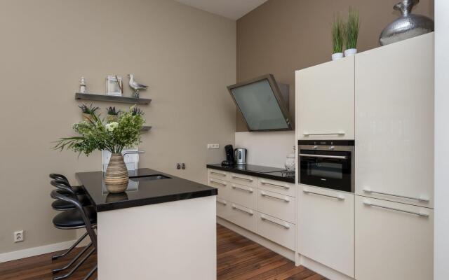 Luxurious 6-person Apartment in Grevelingenmeer Marina