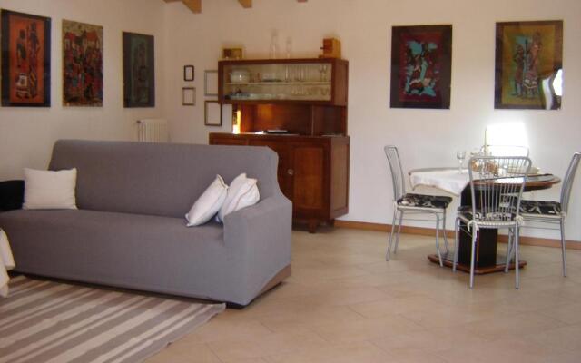 A 7 Km Da Salo' Casa Del Sole Mansarda