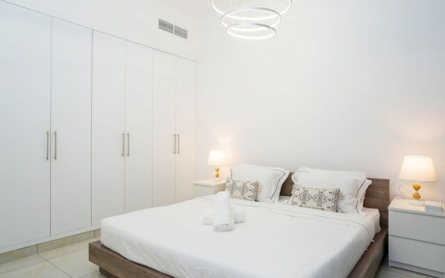 Tanin - Modern Spacious 1BR Apartment With 2 Balconies