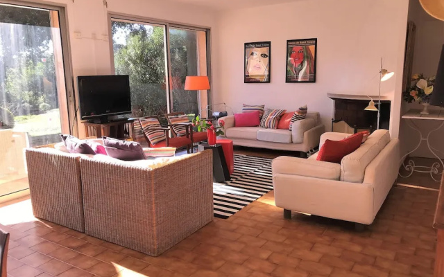 Modern Villa With Private Garden Near Sea in Var