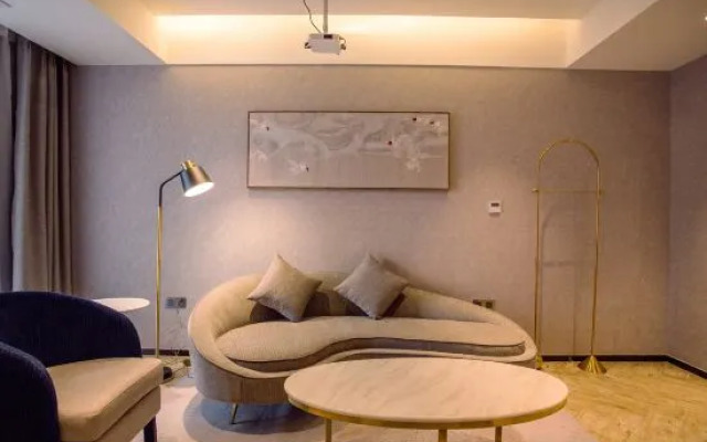 Shiyanhuang Hotel (Chongqing West Railway Station Erlang Subway Station)