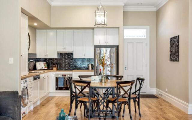 Grandview Accommodation - The Elm Tree Apartments