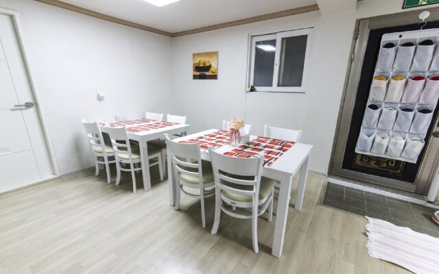 10 Guesthouse - Hostel