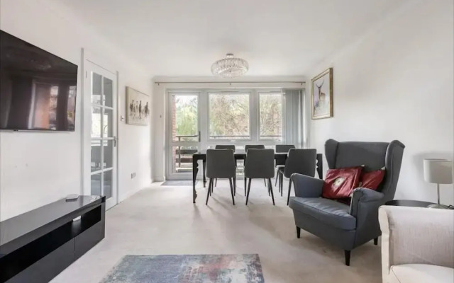 Spacious 1 bed Apartment With Parking & Balcony!