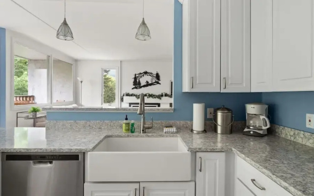 Bridges Circle 2 Bedroom Condo by RedAwning