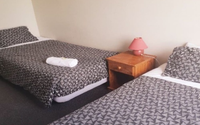 Horse and Jockey Inn – Guest Rooms – Matamata