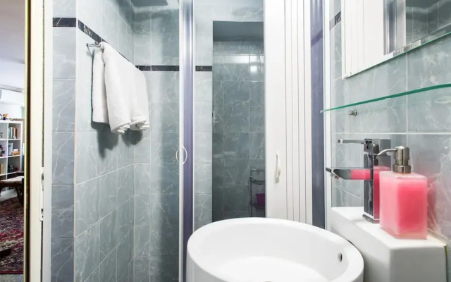 500mbps Wifi Studio 1min From Attiki Metro Station