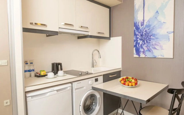 Elm Suite Hotel