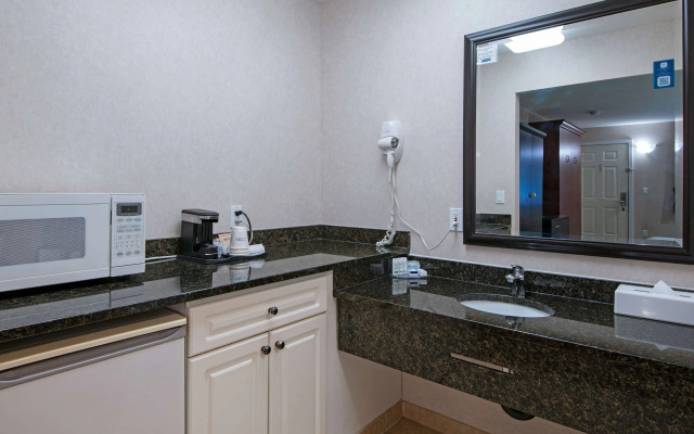 Travelodge by Wyndham Kamloops Mountview